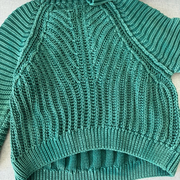Free People mockneck knit sweater in gorgeous green color - Picture 5 of 5